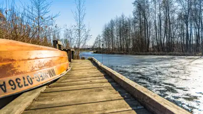 Przedwiośnie w Węgorzewie nad kanałem Młyńskim, marzec 2025 r.