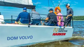 Lipcowe żeglowanie podczas szkoleń żeglarskich na Jezioraku - zdjęcie 25