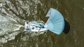 Lipcowe żeglowanie podczas szkoleń żeglarskich na Jezioraku - zdjęcie 14