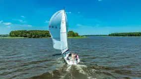 Lipcowe żeglowanie podczas szkoleń żeglarskich na Jezioraku - zdjęcie 28