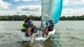 Młodzi adepci żeglarstwa nad jeziorem Dadaj - Rumszewicz Sailing - zdjęcie 22