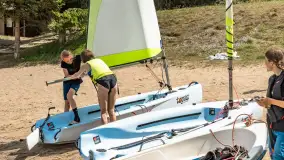 Młodzi adepci żeglarstwa nad jeziorem Dadaj - Rumszewicz Sailing - zdjęcie 28