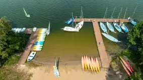 Młodzi adepci żeglarstwa nad jeziorem Dadaj - Rumszewicz Sailing - zdjęcie 40