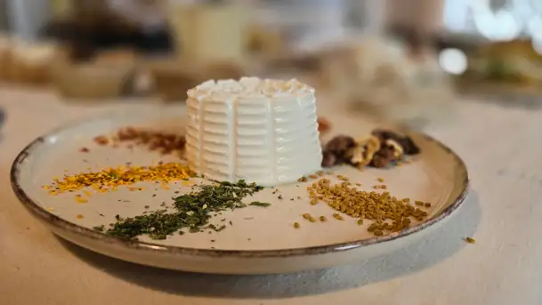 Kremowy smak Mazur – idealny na stół wielkanocny od Chèvre au lait - zdjęcie 4