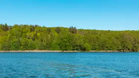 Jezioro Czos, Mrągowo widziane z wody, maj 2025 r. - zdjęcie 13