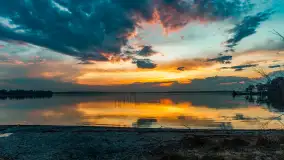 Zachód słońca nad jeziorem Niegocin, Bystry, dzika plaża, kwiecień 2025 - zdjęcie 5