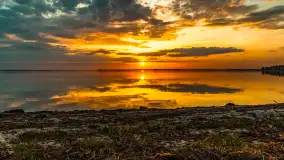 Relaksujący, kwietniowy zachód słońca nad jeziorem Dargin - zdjęcie 15