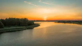 Zachód słońca z drona nad jeziorem Górkło, czerwiec 2025 r. - zdjęcie 11