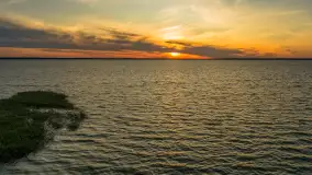 Zachód słońca nad jeziorem Śniardwy i wyspą Szeroki Ostrów, czerwiec 2025 r. - zdjęcie 15