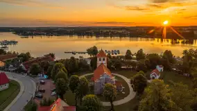 Zachód słońca nad jeziorem Bocznym, Rydzewo z lotu ptaka, lipiec 2025 r. - zdjęcie 1