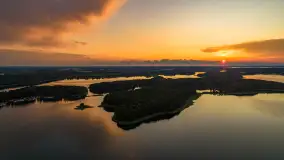 Zachód słońca nad jeziorem Kisajno, Łabędzi Ostrów, lipiec 2025 r. - zdjęcie 6