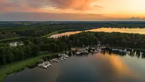 Zachód słońca nad jeziorem Kisajno, Łabędzi Ostrów, lipiec 2025 r. - zdjęcie 10