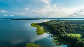 Port Mix Mamry nad jeziorem Mamry z lotu ptaka, lipiec 2025 r. - zdjęcie 4