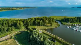 Port Mix Mamry nad jeziorem Mamry z lotu ptaka, lipiec 2025 r. - zdjęcie 13