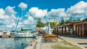 Niedzielny poranek w porcie AZS Wilkasy nad Niegocinem, lipiec 2025 r. - zdjęcie 39