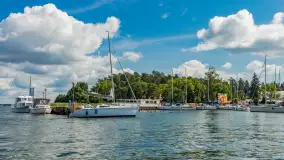 Niedzielny poranek w porcie AZS Wilkasy nad Niegocinem, lipiec 2025 r. - zdjęcie 6