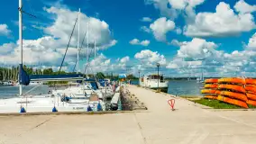 Niedzielny poranek w porcie AZS Wilkasy nad Niegocinem, lipiec 2025 r. - zdjęcie 15