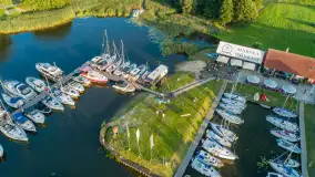 Wieczór w Marinie Górkło z drona, koniec lipca 2025 r. - zdjęcie 23