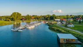 Wieczór w Marinie Górkło z drona, koniec lipca 2025 r. - zdjęcie 17