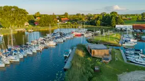 Wieczór w Marinie Górkło z drona, koniec lipca 2025 r. - zdjęcie 8