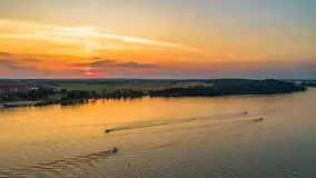 Mikołajki po zachodzie słońca z drona, sierpień 2025 r. - zdjęcie 11