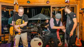 Jack Sparrow Band w tawernie Rozbitek, sierpień 2025 r. - zdjęcie 9