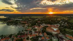 Ryn z lotu ptaka o zachodzie słońca, sierpień 2025 r. - zdjęcie 14