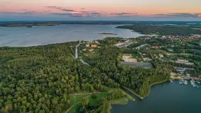 Zachód słońca z drona nad jeziorem Tajty i Piękną Góra, sierpień 2025 r. - zdjęcie 20