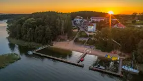 Zachód słońca z drona nad jeziorem Tajty i Piękną Góra, sierpień 2025 r. - zdjęcie 22