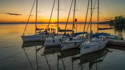 Ostatnie dzień wakacji, zachód słońca nad jeziorem Dargin