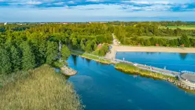 Mamry, Węgorapa i Węgorzewo w tle z drona, sierpień 2025 r. - zdjęcie 17