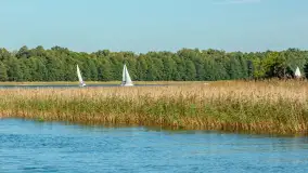 Żagle i ruch na jeziorze Kisajno, ostatnie dni lata, wrzesień 2025 r. - zdjęcie 18