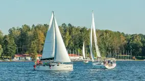 Żagle i ruch na jeziorze Kisajno, ostatnie dni lata, wrzesień 2025 r. - zdjęcie 34