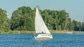Żagle i ruch na jeziorze Kisajno, ostatnie dni lata, wrzesień 2025 r. - zdjęcie 44