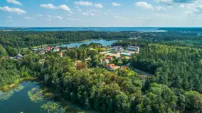 Jezioro Kisajno i port Łabędzi Ostrów na początku września 2025 r. z drona - zdjęcie 33