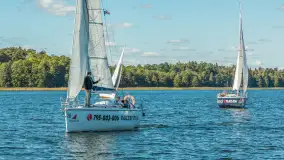 Jezioro Kisajno pełne jachtów, trwa żeglarski wrzesień 2025 - zdjęcie 12