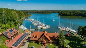 Pod Dębem nad jeziorem Nidzkim z lotu ptaka, sierpień 2025 r. - zdjęcie 1