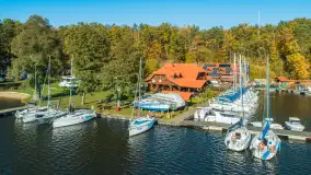 Barwy jesieni nad jeziorem Nidzkim i portem Pod Dębem, październik 2025 r. - zdjęcie 5