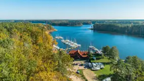 Barwy jesieni nad jeziorem Nidzkim i portem Pod Dębem, październik 2025 r. - zdjęcie 4