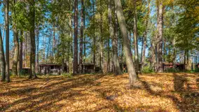 Jesień nad jeziorem Nidzkim, port i ośrodek Wodnik, Ruciane-Nida, październik 2025 r. - zdjęcie 25