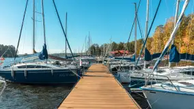 Jesienne kadry w porcie Pod Dębem, nad jeziorem Nidzkim, październik 2025 r. - zdjęcie 13