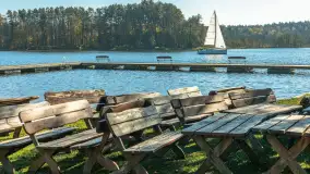 Jesienne kadry w porcie Pod Dębem, nad jeziorem Nidzkim, październik 2025 r. - zdjęcie 9