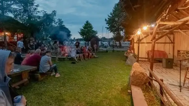 Zdjęcia: Bandik Władek Świeczkowski wystąpił w porcie Tło Dla Mew - zdjęcie 9