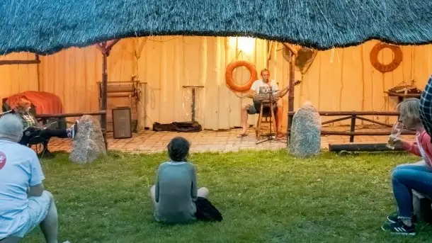 Zdjęcia: Bandik Władek Świeczkowski wystąpił w porcie Tło Dla Mew - zdjęcie 6