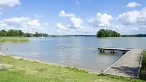 Zdjęcia: Malownicza i funkcjonalna plaża z czynu społecznego - zdjęcie 16