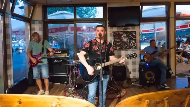 Zdjęcia: Tawerna DeZeTa rozbrzmiewała szantami - zdjęcie 8