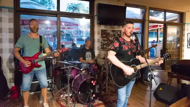 Zdjęcia: Tawerna DeZeTa rozbrzmiewała szantami - zdjęcie 7