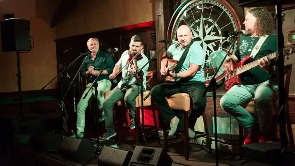 Zdjęcia: Śpiew, harmonijka, gitary i skrzypce w Tawernie Albatros - zdjęcie 7