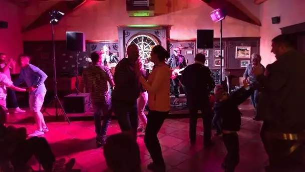 Zdjęcia: Korzuh roztańczył publiczność Tawerny Albatros  - zdjęcie 5