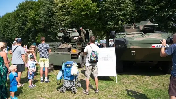 Zdjęcia: Rodzinna zabawa na plaży miejskiej nad Niegocinem  - zdjęcie 4